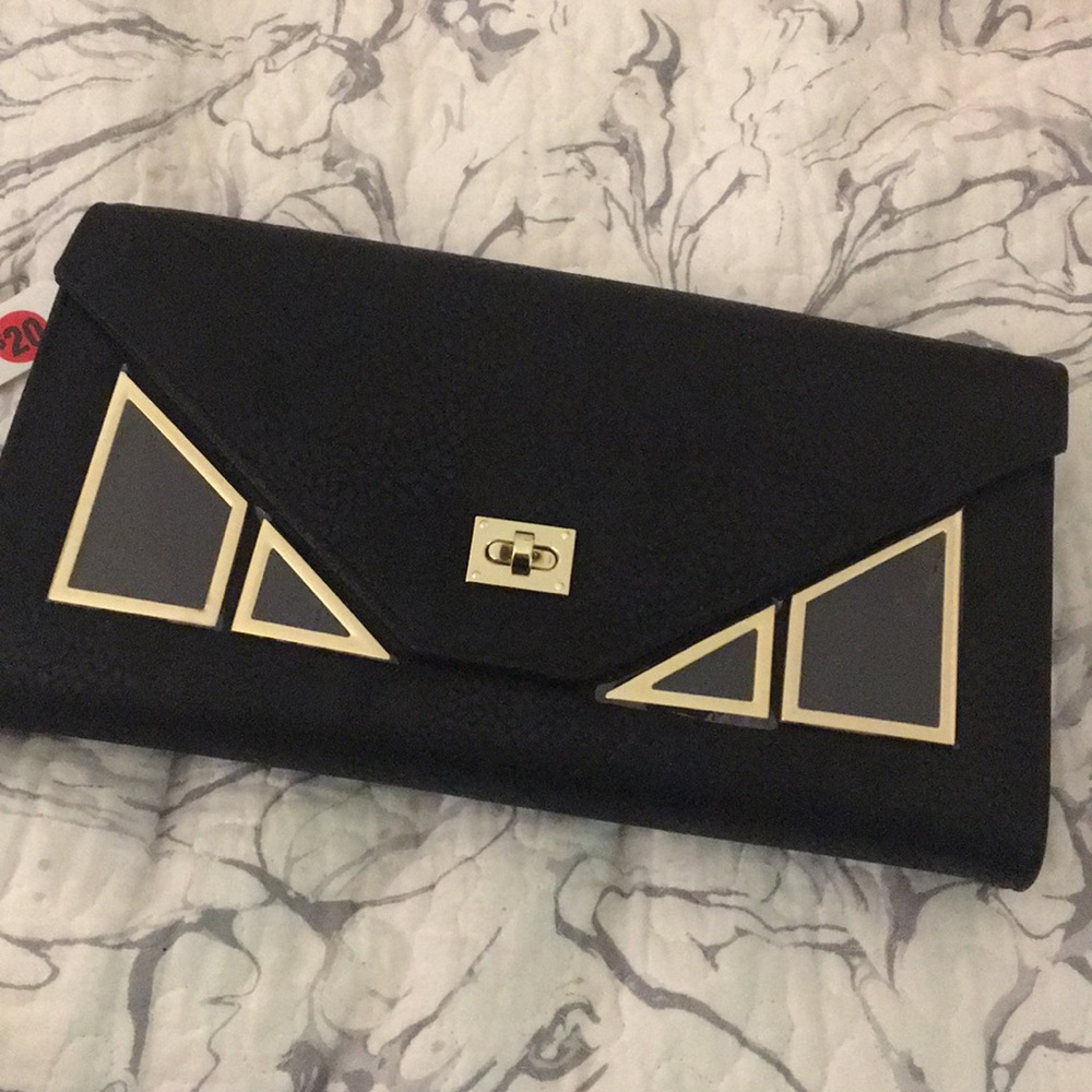 Oversized clutch